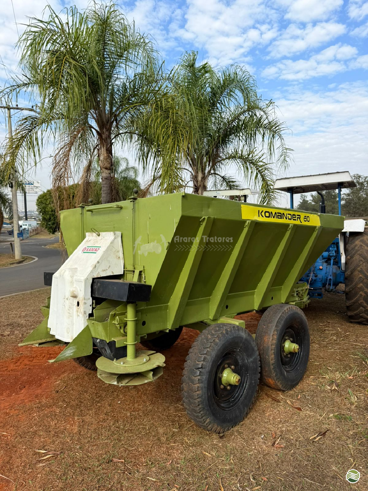 IMPLEMENTOS AGRICOLAS DISTRIBUIDOR CALCÁRIO 5000 Kg Araras Tratores ARARAS SÃO PAULO SP